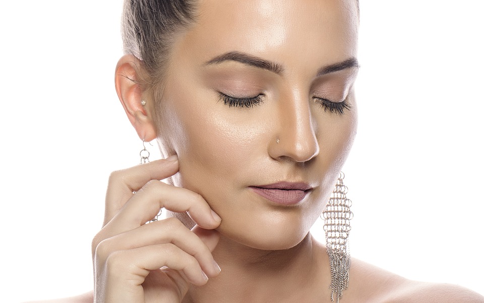 Miser sur le maquillage permanent pour se faire belle